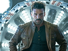 Мэл Гибсон и Фрэнк Грилло во временной петле: вышел трейлер триллера «Квант времени»