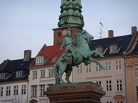 Заглавное изображение Конная статуя епископа Абсалона