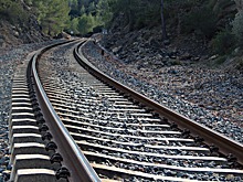 Ребенок умер под колесами поезда в Приморье