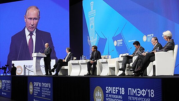Путин поблагодарил модератора пленарной сессии ПМЭФ за живую дискуссию