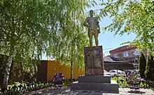 В Курске реконструировали памятник ушедшим на войну рабочим «Сельмашзапчасть»