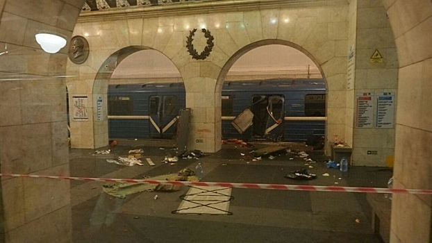 Некоторые жертвы взрыва в Петербурге погибли под колесами поезда