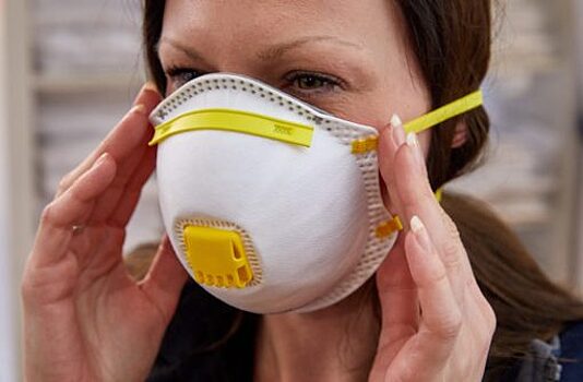 Орловским медработникам не хватает респираторов