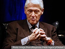 ФБР опубликовало снимки Клинтона с девушками из дела Эпштейна