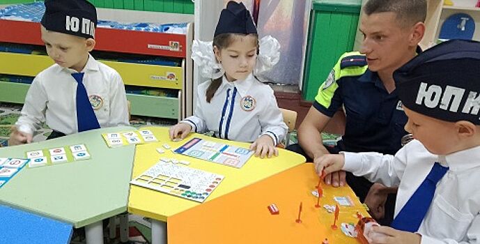 В Тарасовском районе полицейские проводят профилактические беседы в школах и детских садах