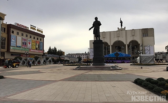 С курским подрядчиком, работавшим на Театральной площади, могут расторгнуть контракт