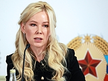 Мизулина спела песню «Вахтерам» Бумбокса вместе с тюменскими курсантами