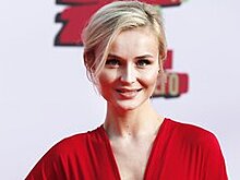 Аглая Тарасова и Полина Гагарина помогли детям