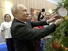 Путин исполнит три мечты детей в рамках благотворительной акции "Елка желаний"