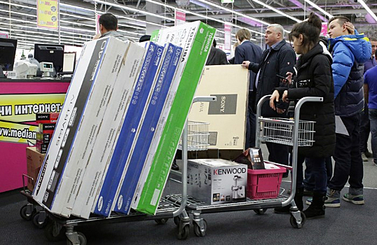 Доллар уже подорожал, не пора ли покупать домашние кинотеатры?