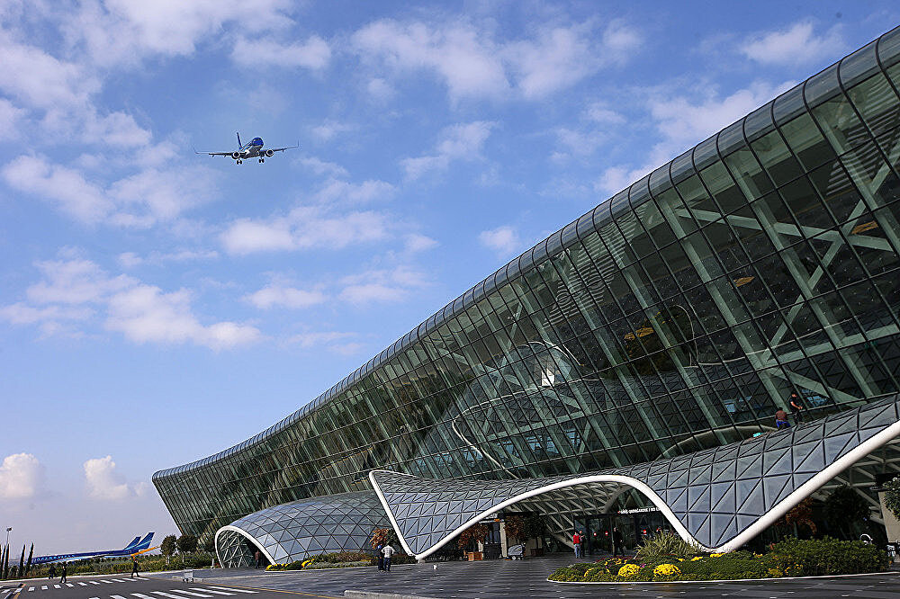 Международный аэропорт Гейдар Алиев обслужил свыше миллиона пассажиров