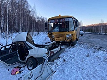 На Урале в ДТП со школьным автобусом погибли женщина и ребенок