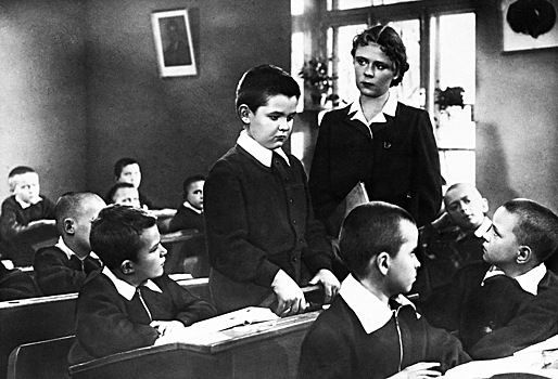 80 лет назад в крупных городах СССР ввели раздельное обучение