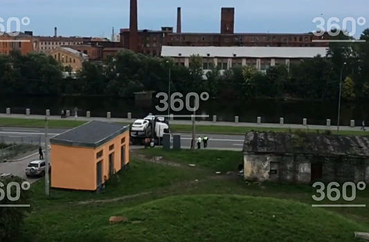 Сложившийся автовоз перегородил дорогу в Петербурге