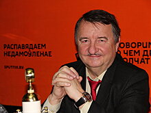 Эксперт: счастливы государства, где граждане гордятся родиной