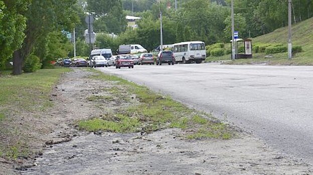 Жители Красных Кирпичиков нуждаются в тротуаре и пешеходном переходе