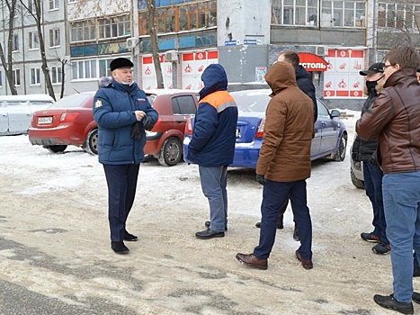 Глава Московского района отчитал коммунальщиков за «козьи тропы» вместо тротуара