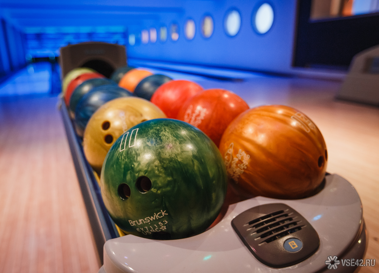 Петербуржца крайне возмутило обслуживание в кузбасском боулинге