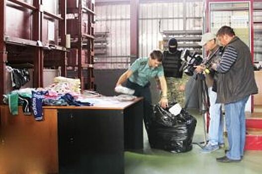 В Самаре задержана крупная партия контрафактной одежды