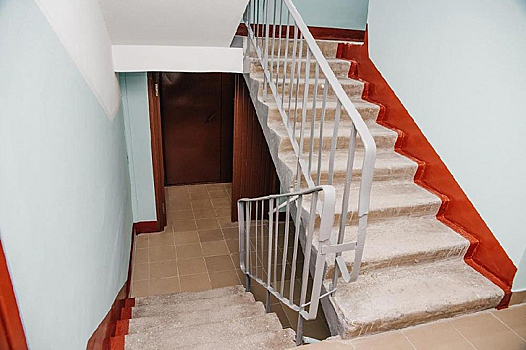 В г.о. Пушкинский продолжается ремонт подъездов