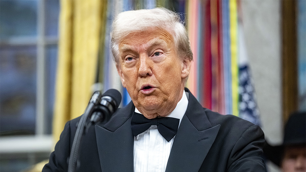 Экс-советник Бэннон: для реализации мирного плана США нужно бросить помощь Киеву