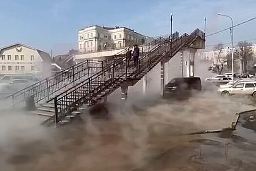 Площадь в российском городе затопило кипятком