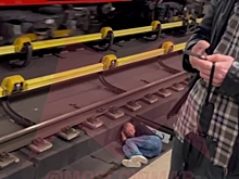 В московском метро мужчина уснул на путях