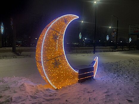 Светящиеся звезды и месяц украсили улицы Канавинского района