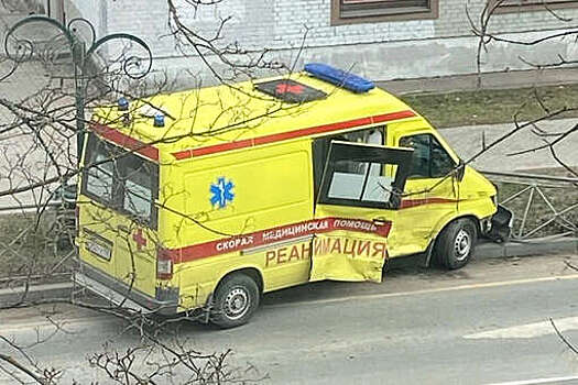 В Приозерске машина скорой с ребенком внутри попала в ДТП