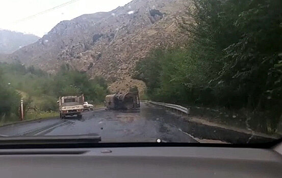 В ущелье Чычкан перевернулась цистерна, разлилось 36 тонн мазута