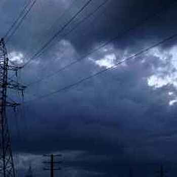 Вторая волна урагана обесточила десятки трансформаторов в Новой Москве