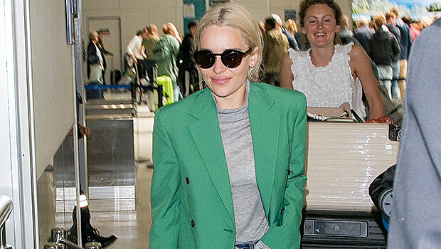 Ярко-зеленый пиджак и белые мюли: как Эмилия Кларк внезапно стала модницей