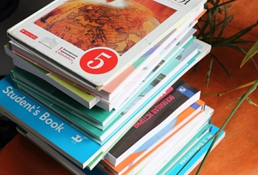 «Довели» — коллеги заступились за омского учителя, которого проверяет депобр из-за того, что он обматерил ...