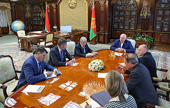 Посольство США, "Белавиа" и заключенные. Что обсудили Лукашенко и представитель Трампа