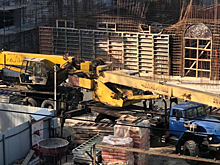 На стройке саратовского театра оперы и балета произошло ЧП с автокраном