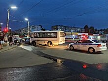 В Орле Nissan Qashqai столкнулся с маршрутным автобусом