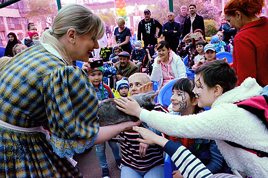 Цирк приехал в больницу к детям