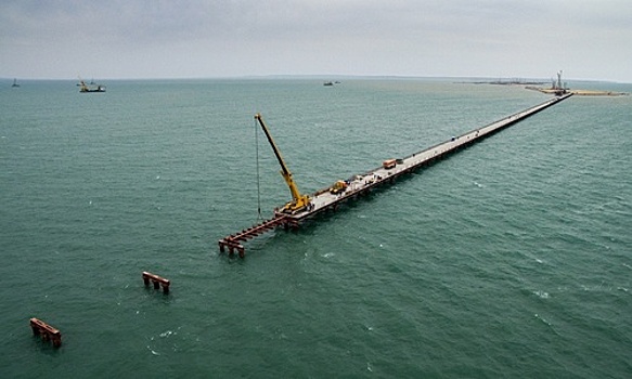 Строители крымского моста не смогли установить волнозащиту на опорах