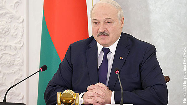 Лукашенко крутит перед российским носом крымской морковкой