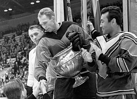 Советский хоккеист подарил американцам олимпийское золото. Канадцы и чехи пришли в ярость