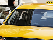 Таксистам хотят запретить парковаться во дворах