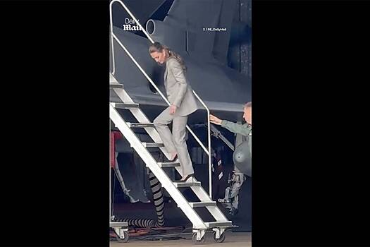 Видео спуска Кейт Миддлтон на шпильках по трапу стало вирусным в сети