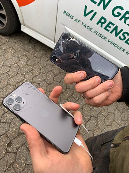 «Мой друг сегодня ходил в Apple, чтобы отдать в ремонт свой iPhone XS, но ему сказали, что из-за коронавируса ремонтная служба временно не работает. Тогда он решил купить 11 Pro… и уронил его, доставая из коробки»