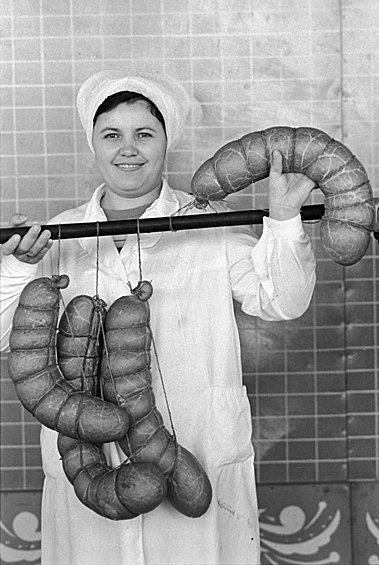 «Докторская колбаса» появилась в 1936 году. Разрабатывал рецептуру колбасы и технологию её изготовления ВНИИ мясной промышленности. Продукт изначально предназначался в качестве диетического питания больным с соматическими признаками последствий перенесённого длительного голодания
