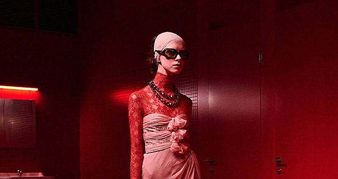 Алессандро Микеле показал новую осеннюю коллекцию Valentino