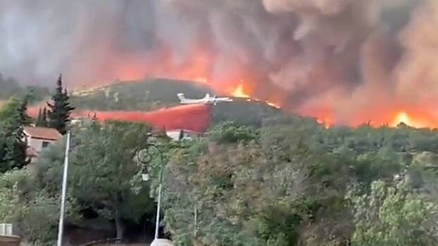 Мощнейший за 76 лет пожар не могут потушить во Франции, есть погибшие и раненые