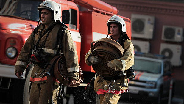 В Москве горит торговый центр