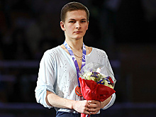 Михаил Коляда  — трехкратный чемпион России по фигурному катанию
