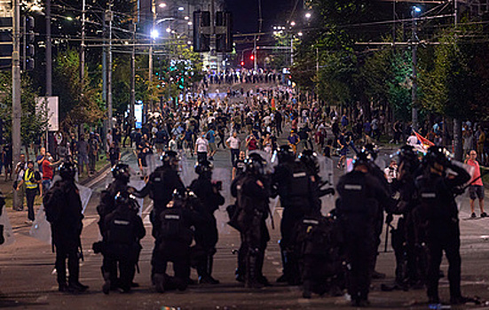 Коктейль от ЕС? Смешать и взболтать. Сумеют ли власти Сербии удержать протесты