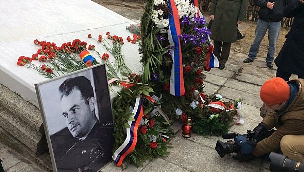 Власти польского города захотели снести памятник советскому генералу